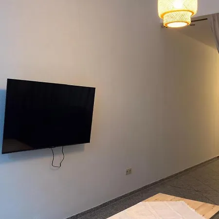 In Bahnhofs- Und Innenstadtnaehe קוטבוס