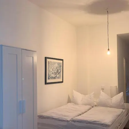 In Bahnhofs- Und Innenstadtnaehe דירה