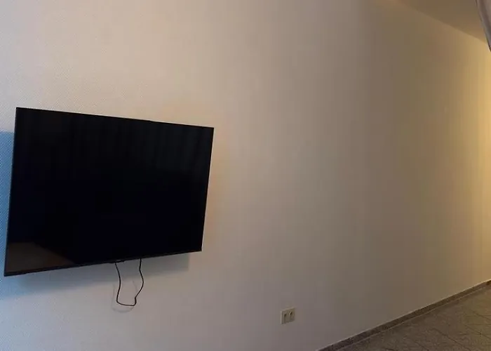 In Bahnhofs- Und Innenstadtnaehe קוטבוס